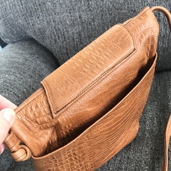 Tom Thomas tan leather embossed asymmetrical crossbody purse - Picture 13 of 15